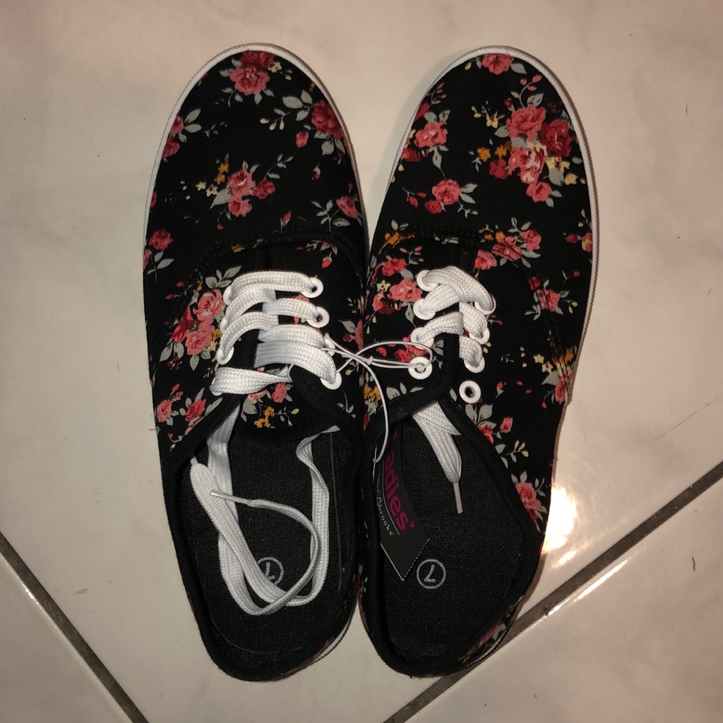 Size 7 Brand New